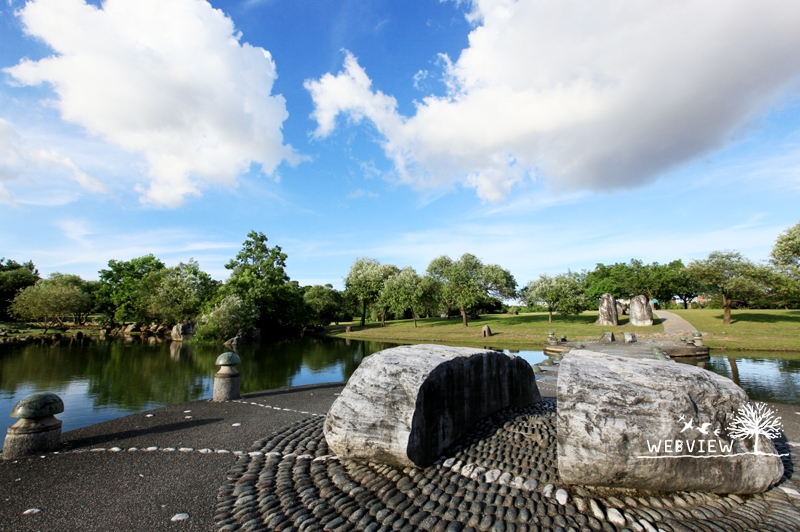 羅東運動公園的石雕與水景
